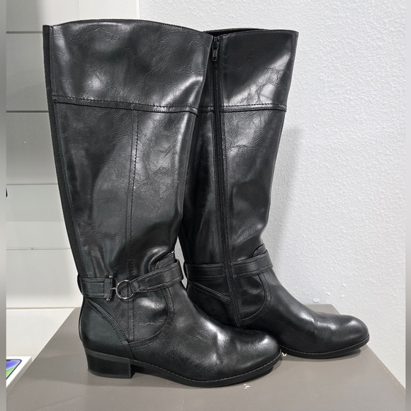 Classic Black Knee-High Boots - Picture 1 of 3